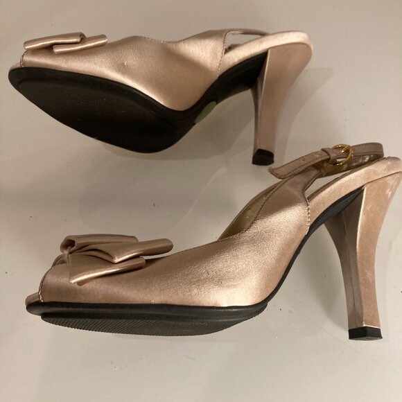 Me Too Champagne Satin Bow Heels Peep Toe Slingback Dress Shose. Size: 5.5 - Picture 5 of 8